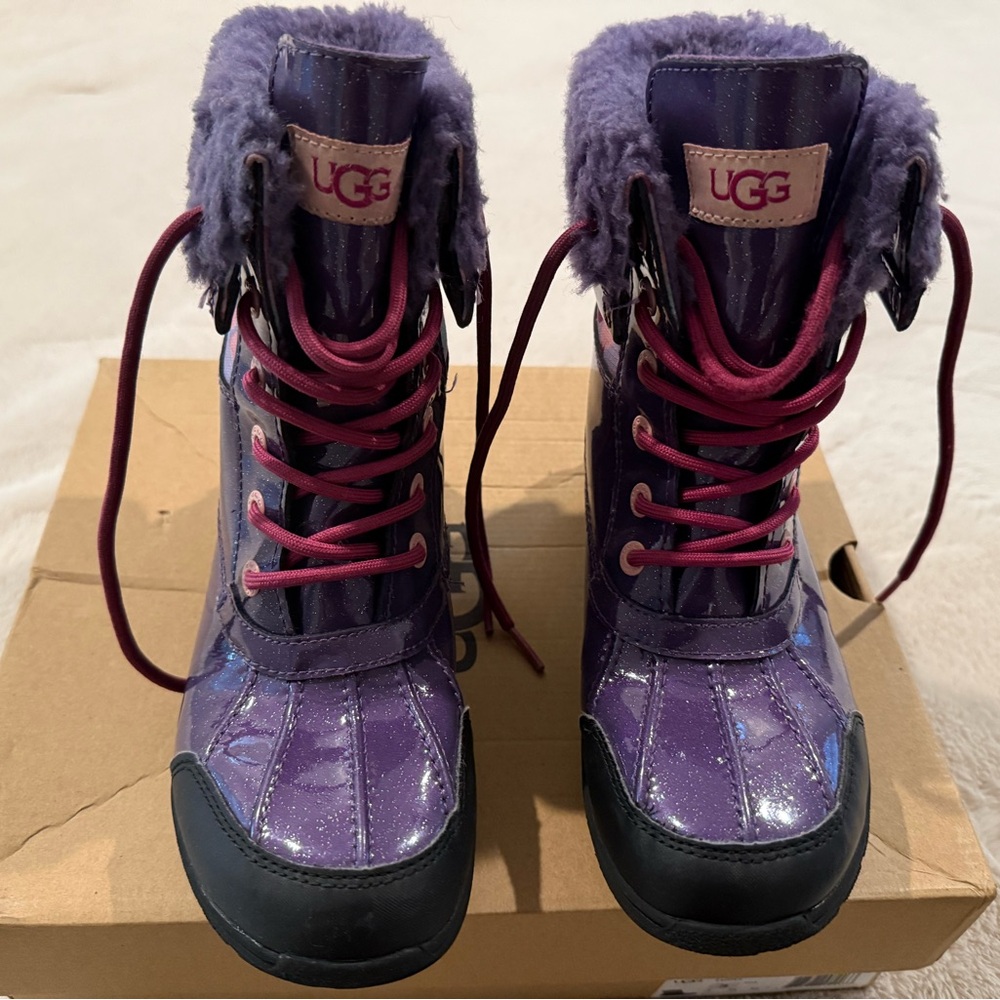 UGG K BUTTE II PRVL Girls Size 3. Worn only once with box.